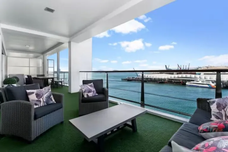 Harbor Airbnbs in Auckland