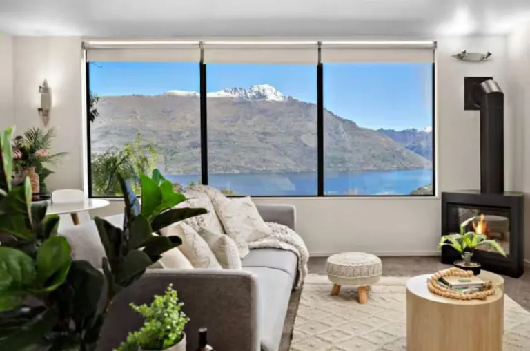 hillside Lakefront Airbnbs in Queenstown
