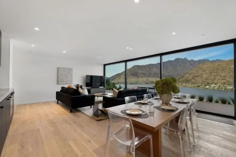modern Lakefront Airbnbs in Queenstown