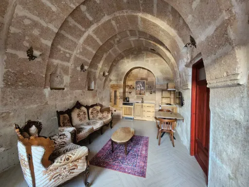Image for article Best Airbnb Cappadocia Turkey : 8 Cave Hotel Fairy Chimney Stays