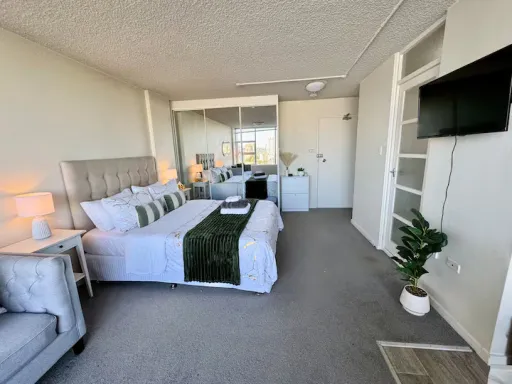 Image for article 8 Best Airbnb Stays in Sydney, Australia with Harbour Bridge Views for NYE