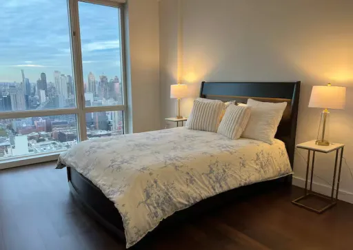 Image for article 8 Best Airbnb Stays in New York City Near Times Square for New Year’s Eve