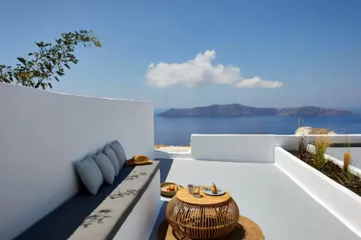 Image for article Best Airbnb Fira Santorini 2025: 8 Cliffside Sunset View Vacation Homes