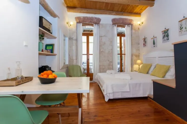 Airbnb stays in Chania with couples