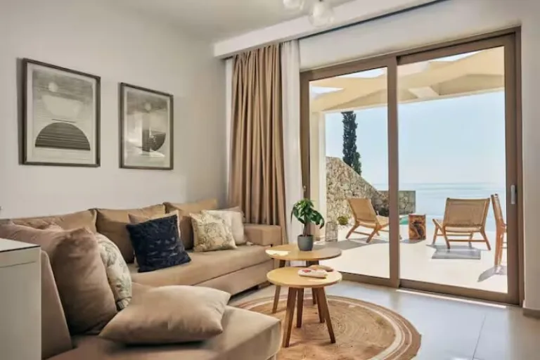 Airbnb stays in Zakynthos with beautiful landscapes 