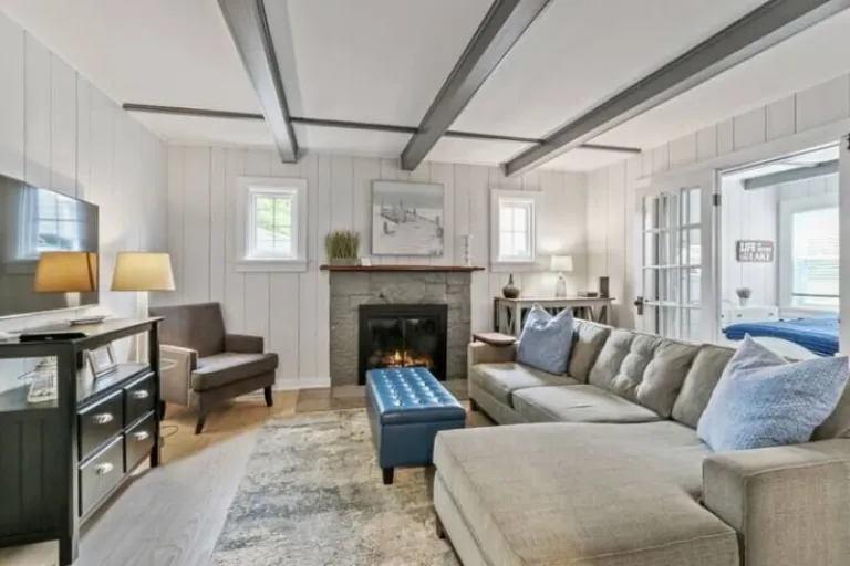 cosy Airbnb stays in Lake Geneva 