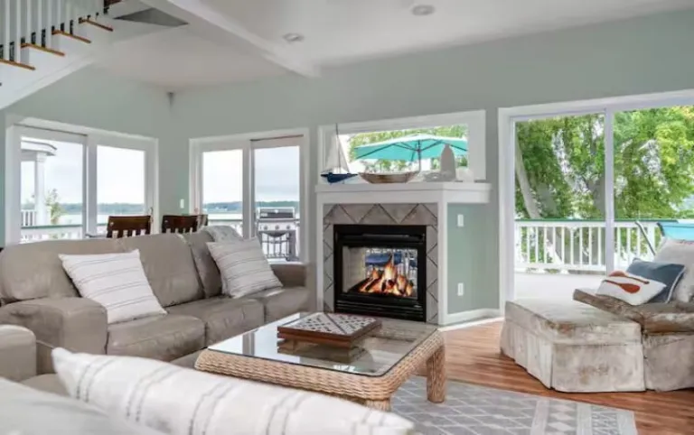 Airbnb stays in Lake Geneva with private beach