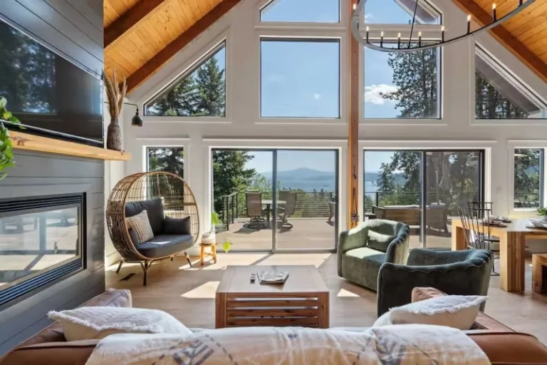 Airbnb stays in Coeur d'Alene with views