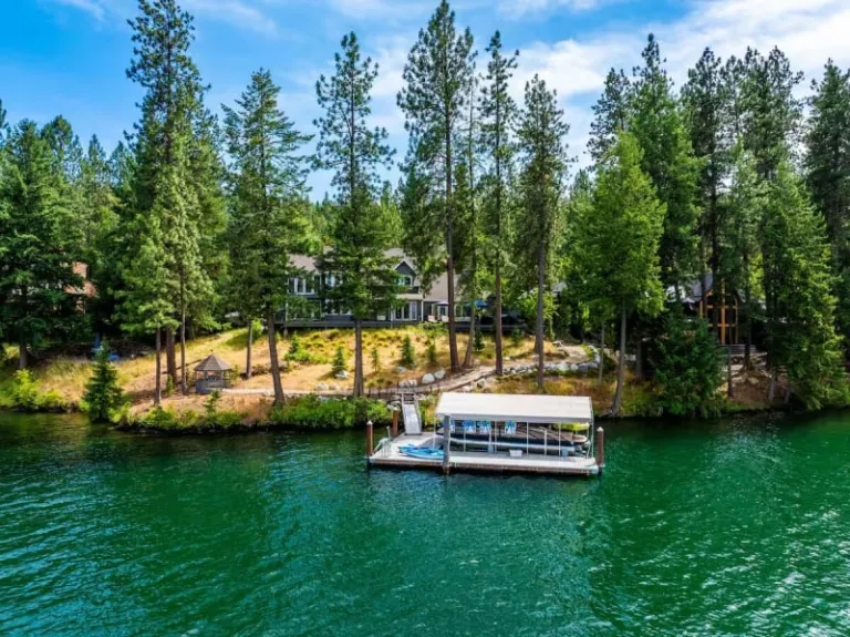 riverfront Airbnb stays in Coeur d'Alene
