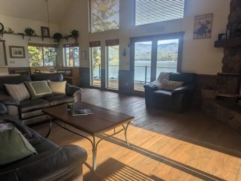 lakeside Airbnb stays in Coeur d'Alene