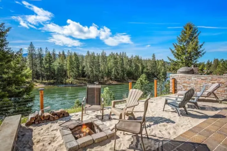 beautiful Airbnb stays in Coeur d'Alene