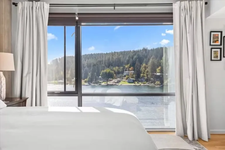 modern riverfront Airbnb stays in Coeur d'Alene
