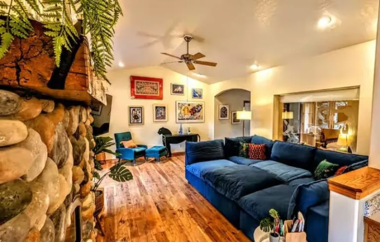 waterfront aesthetic Airbnb stays in Coeur d'Alene 