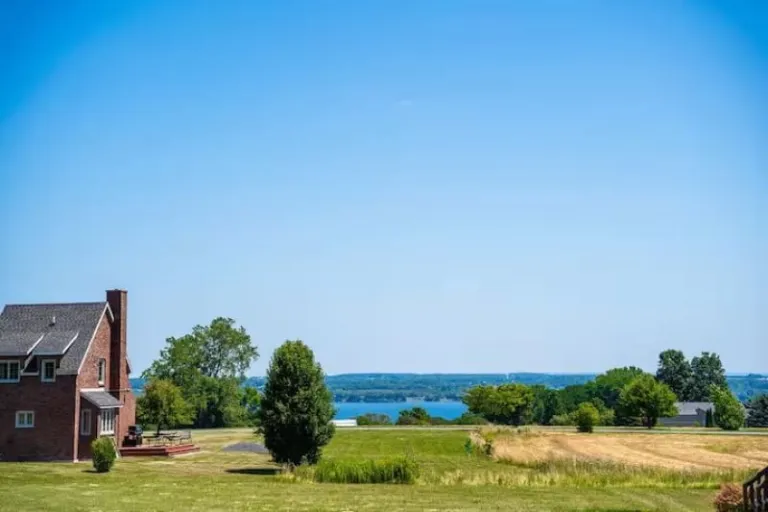 Airbnb stays in Finger Lakes with views