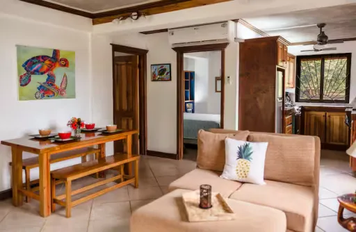 Image for article Best Airbnb Roatan Honduras 2025: 8 Diving Paradise Beach Houses