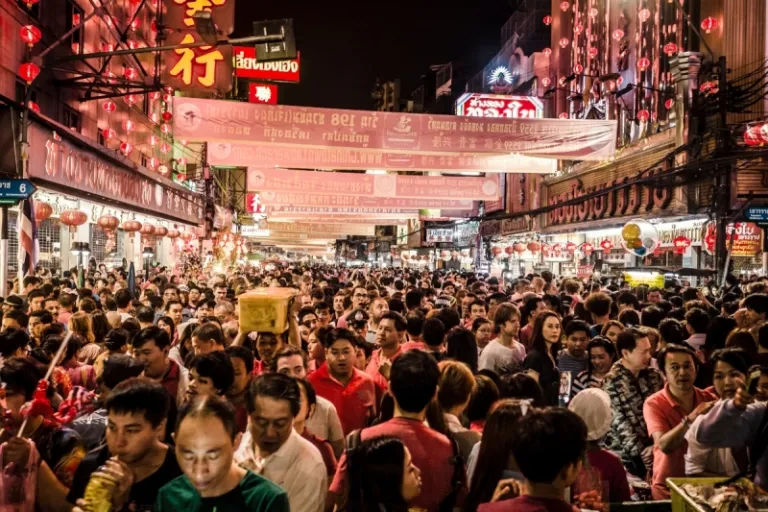 Crowd Yaowarat Road