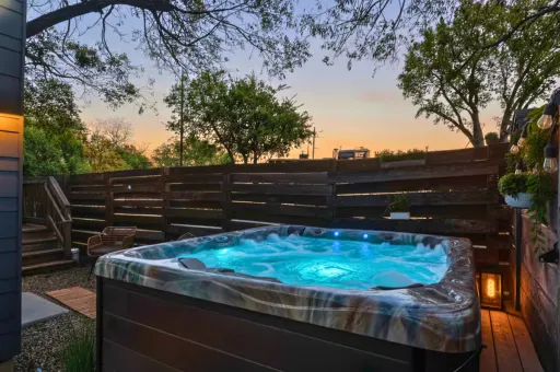 Image for article Rhythm & Retreat: 8 Airbnb Stays in Austin Near Live Music Venues