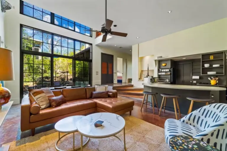 Airbnb Stays in Austin near live music scene