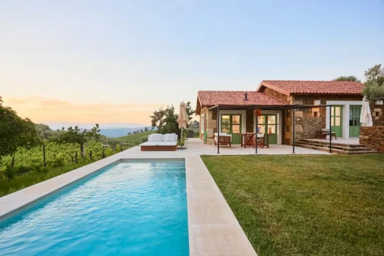 vineyard estate Airbnb stays in Porto