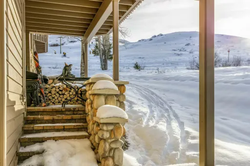 Image for article 8 Best Airbnb Stays in Sun Valley, Idaho for Skiing to Book in 2025