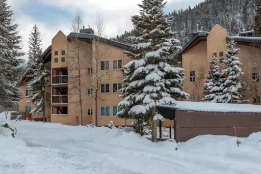 Image for article 8 Best Airbnb Stays in Taos Ski Valley, New Mexico to Book in 2025