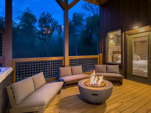 Image for article 8 Best Airbnb Stays in Sevierville, Tennessee for Smoky Mountain Retreats