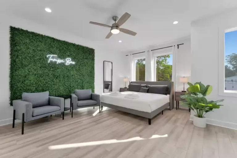 townhouse Airbnb stays in Tampa