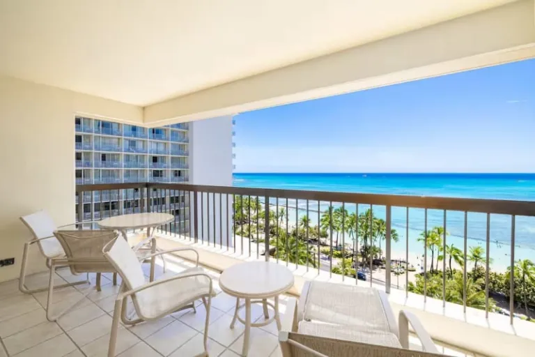 beach front Airbnbs in Honolulu