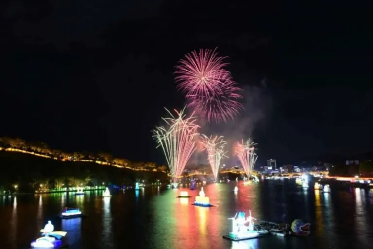 Jinju Namgang Yudeung Lantern Festival