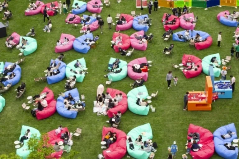 Seoul outdoor library