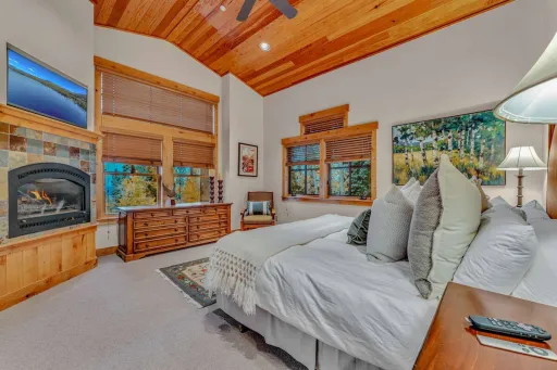 Image for article Airbnb Stays in Lake Tahoe for Ski and Summer Getaways