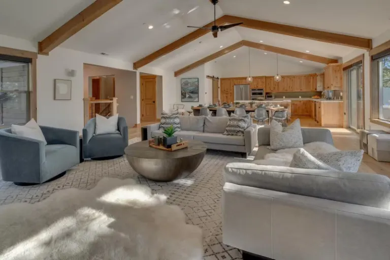 modern Airbnb Stays in Lake Tahoe