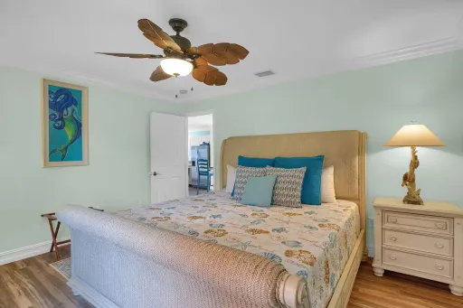 Image for article Airbnbs in Florida Keys: Beachfront Stays for Island Escape