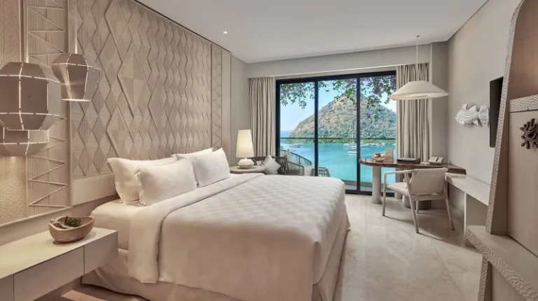 Ayana Komodo Waecicu beach