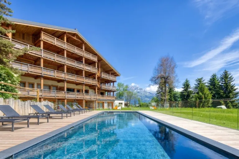 Airbnb Combloux and Les Deux Alpes