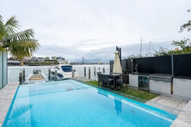 Airbnb Sydney with Harbour Views