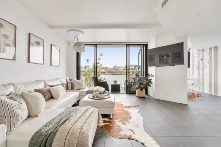 Airbnb Sydney with Harbour Views