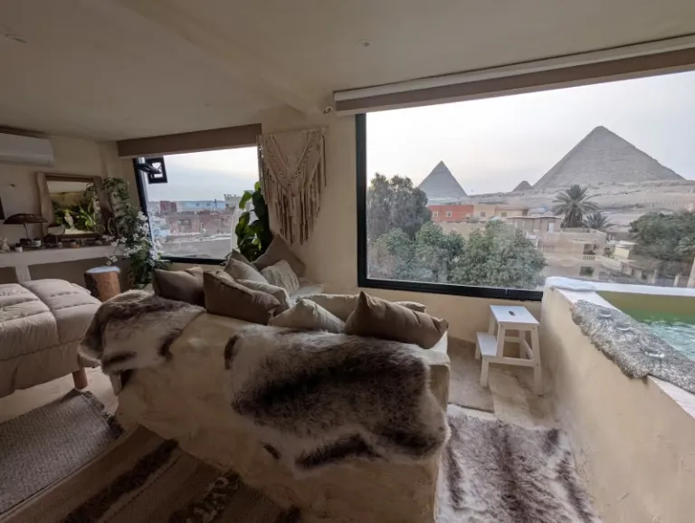 Airbnb Cairo with Pyramid View