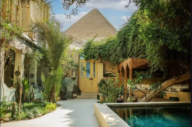 Airbnb Cairo with Pyramid View