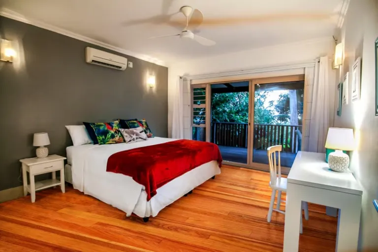 Oceanfront villa Airbnb Seychelles 