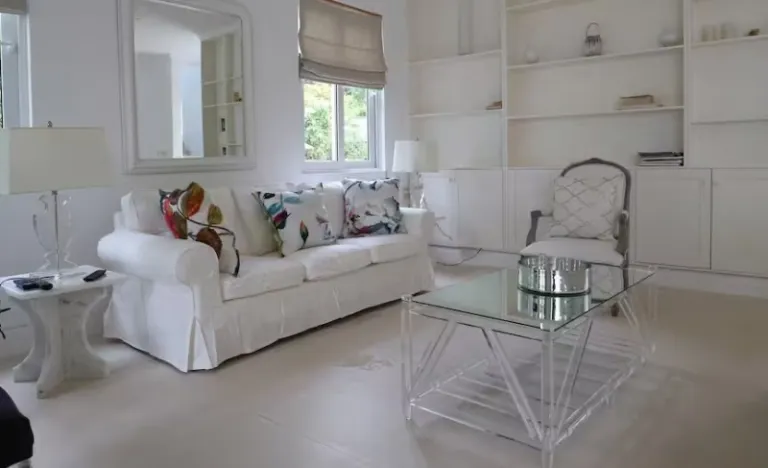 Oceanfront villa Airbnb Seychelles 