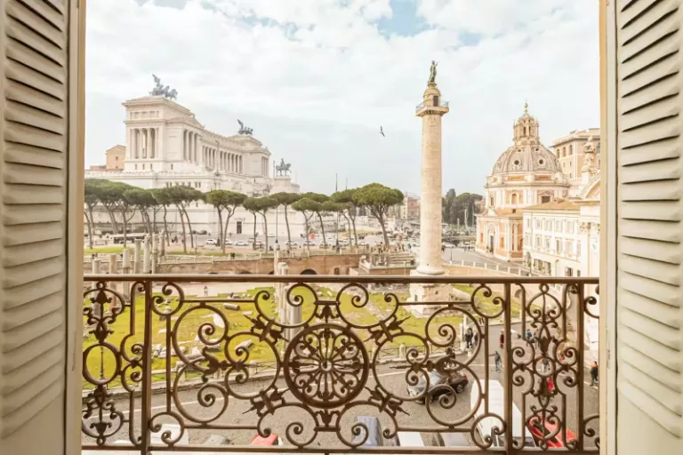 Airbnb Stays in Rome Close to Historical Landmarks