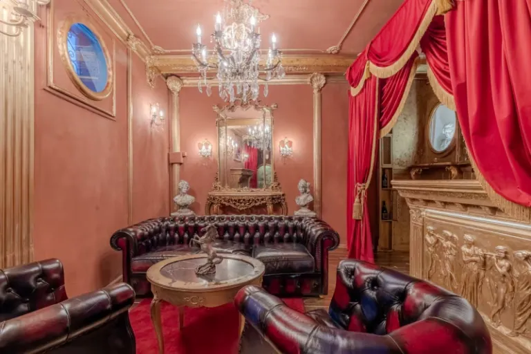 Airbnb Stays in Rome Close to Historical Landmarks