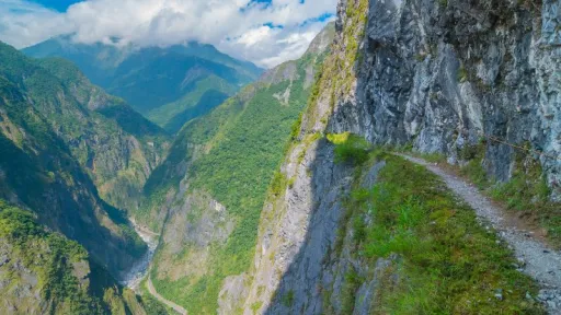 Image for article Discover Taiwan’s Taroko Gorge: A Travel Guide to the World’s Largest Marble Canyon