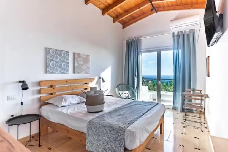 comfy Airbnb stays in Dhërmi