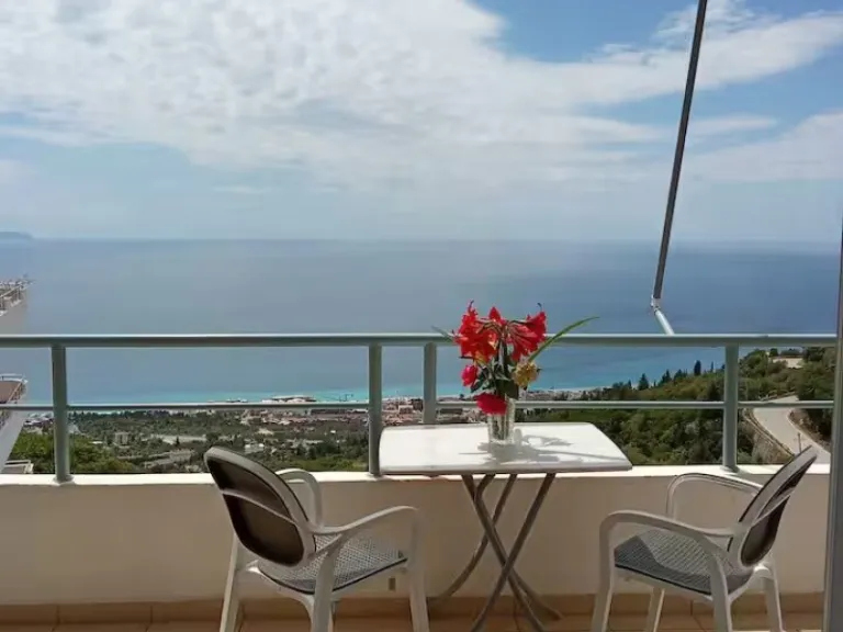 Airbnb stays in Dhërmi 