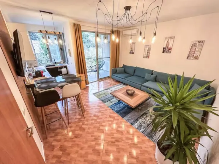 central Airbnb Stays in Durrës