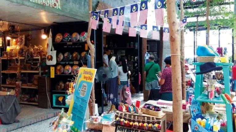 Kong Heng Square Flea Market