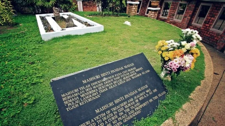 Makam Mahsuri (Mahsuri’s Tomb)