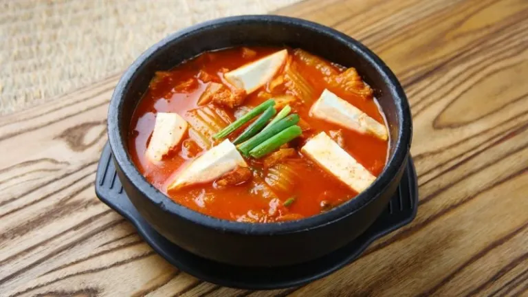 kimchi jjigae